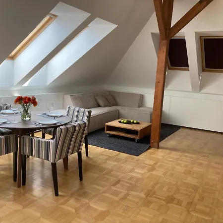 Vynimocny Apartman V Staromestskej Vile S Vyhladom Na Hrad Apartment *